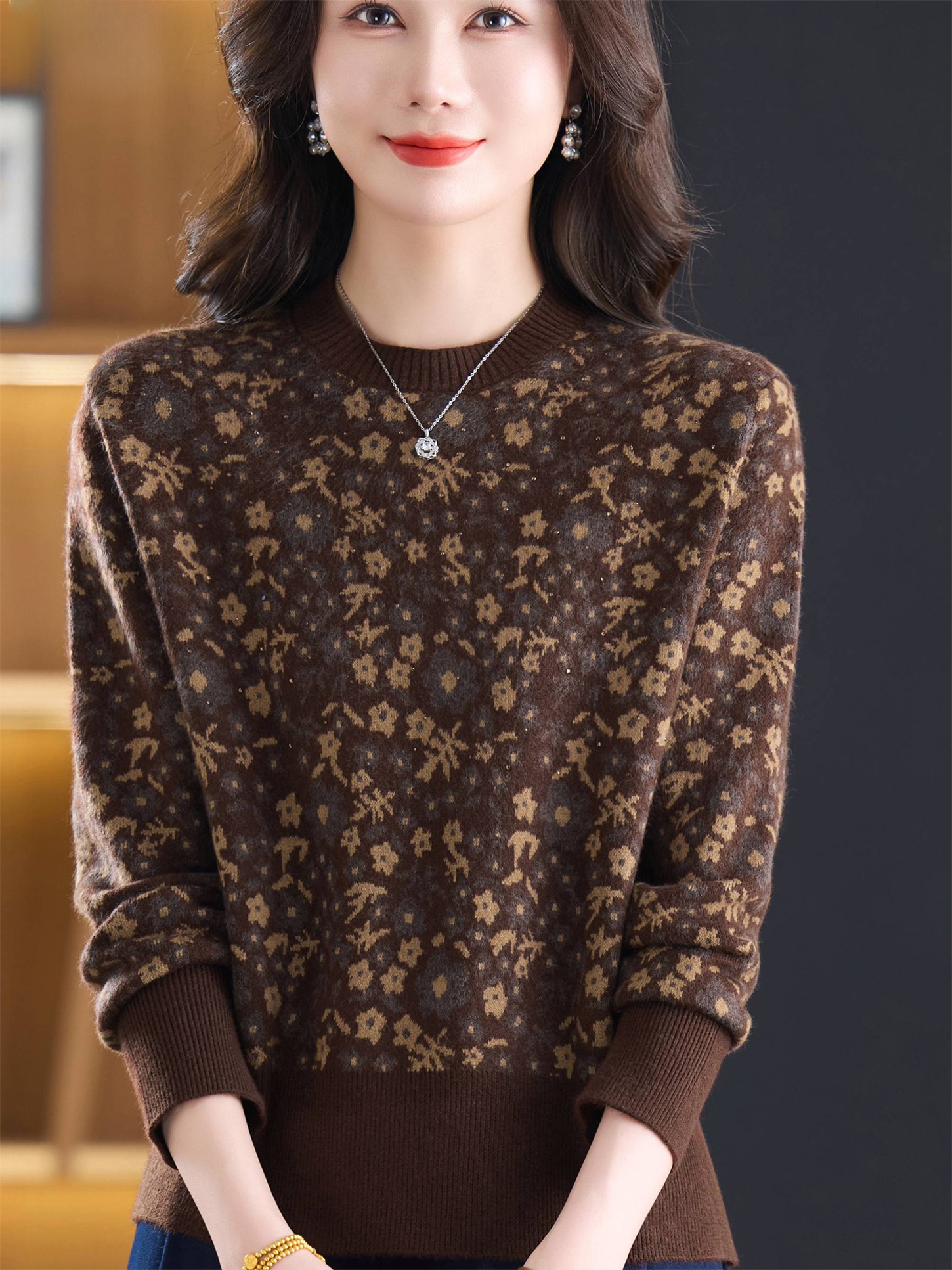 Fashionable round Neck Embroid - مراجعة Women Fashion Over The Years وسعره